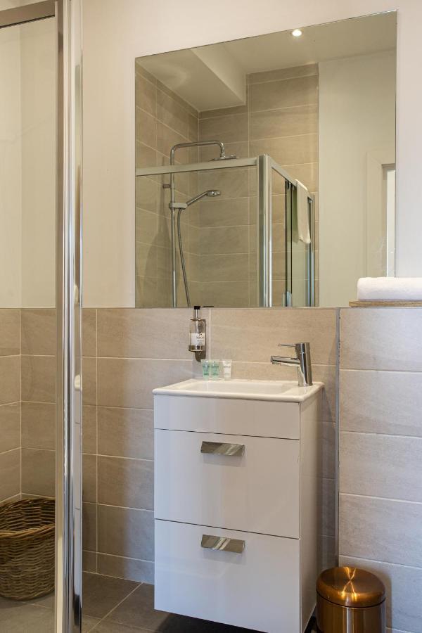 Apartment Luxury Fully Equipped Kitchen Ormeau Park