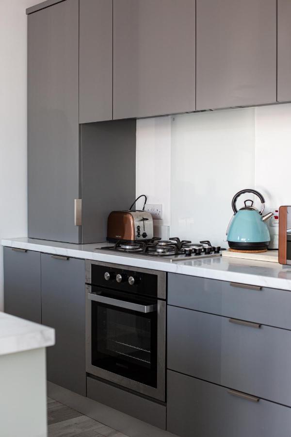 Luxury Fully Equipped Kitchen Ormeau Park Appartement